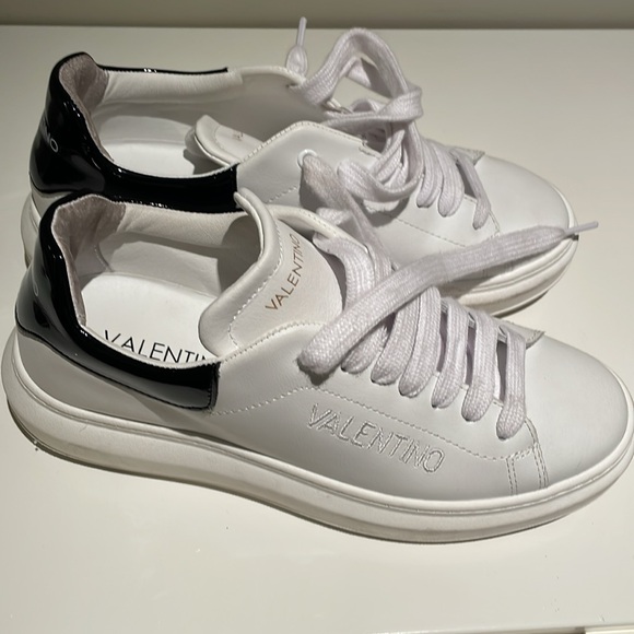VALENTINO BY MARIO VALENTINO Fresia Low Top Sneaker (size 10 but fits 9.5) - Picture 4 of 4